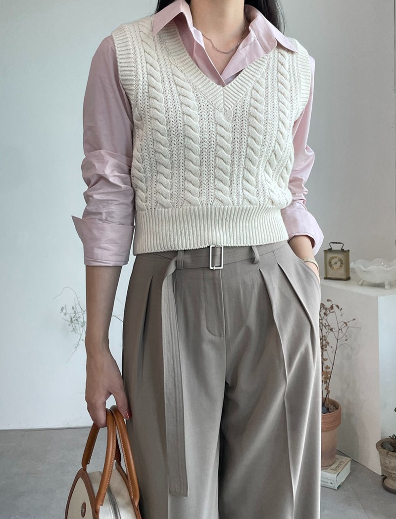 [주문 후 10일~14일 후 발송]V-neck cable knit vest _ Ivory (50% Wool)