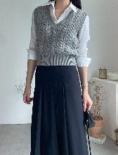 [주문 후 2주 후 발송] V-neck cable knit vest _ Grey (50% Wool)